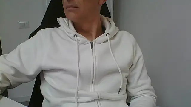 Snapshot of Sensor2000 chatting on 02-06-26, 11:17 Sensor2000 online show from 02-06-26, 11:17