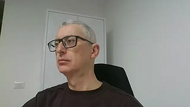 Snapshot of Sensor2000 chatting on 01-19-26, 08:18 Sensor2000 online show from 01-19-26, 08:18