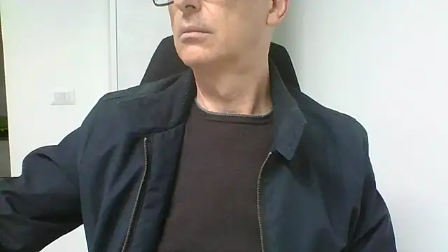 Snapshot of Sensor2000 chatting on 03-04-26, 11:18 Sensor2000 online show from 03-04-26, 11:18