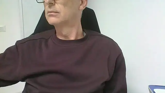 Snapshot of Sensor2000 chatting on 02-10-26, 03:00 Sensor2000 online show from 02-10-26, 03:00