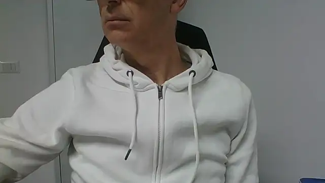 Snapshot of Sensor2000 chatting on 02-09-26, 08:01 Sensor2000 online show from 02-09-26, 08:01