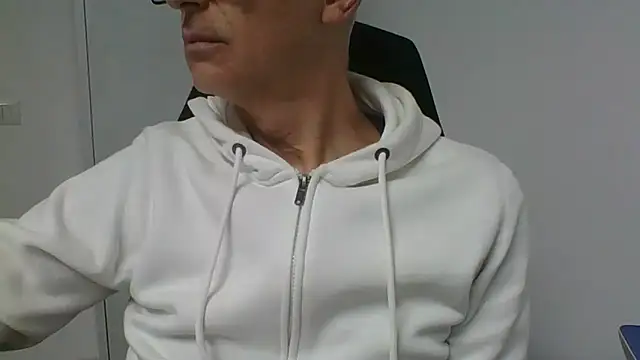 Snapshot of Sensor2000 chatting on 02-03-26, 02:33 Sensor2000 online show from 02-03-26, 02:33