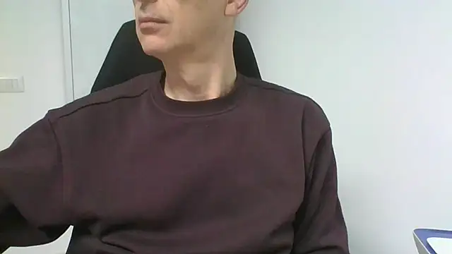 Snapshot of Sensor2000 chatting on 03-02-26, 08:43 Sensor2000 online show from 03-02-26, 08:43