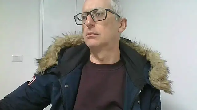 Snapshot of Sensor2000 chatting on 02-14-26, 11:21 Sensor2000 online show from 02-14-26, 11:21