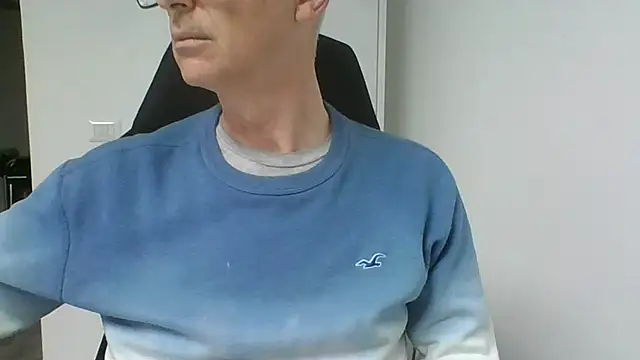 Snapshot of Sensor2000 chatting on 03-09-26, 09:13 Sensor2000 online show from 03-09-26, 09:13