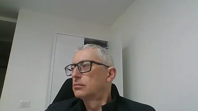 Snapshot of Sensor2000 chatting on 03-03-26, 11:50 Sensor2000 online show from 03-03-26, 11:50