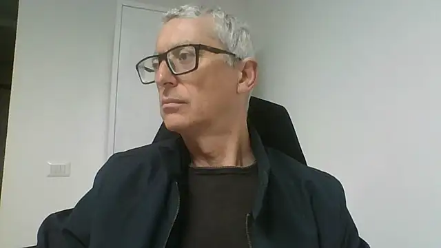 Snapshot of Sensor2000 chatting on 03-24-26, 09:20 Sensor2000 online show from 03-24-26, 09:20