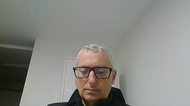 Snapshot of Sensor2000 chatting on 03-06-26, 08:53 Sensor2000 online show from 03-06-26, 08:53