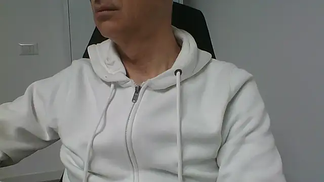 Snapshot of Sensor2000 chatting on 02-04-26, 08:20 Sensor2000 online show from 02-04-26, 08:20