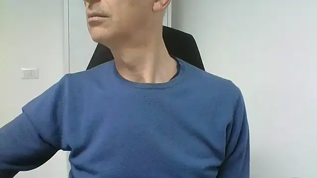 Snapshot of Sensor2000 chatting on 03-05-26, 08:00 Sensor2000 online show from 03-05-26, 08:00