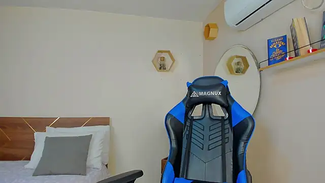 Keily-w online show from 10-23-25, 09:57