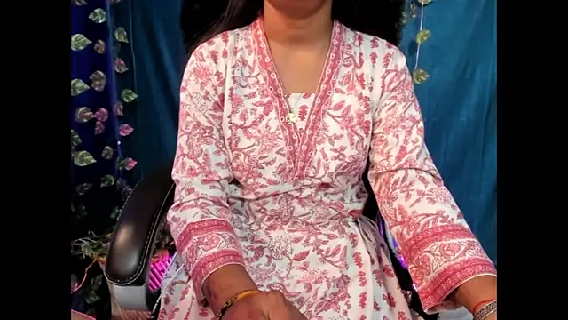 Snapshot of Forever_Love2025 chatting on 10-13-25, 06:59 Forever Love2025 online show from 10-13-25, 06:59