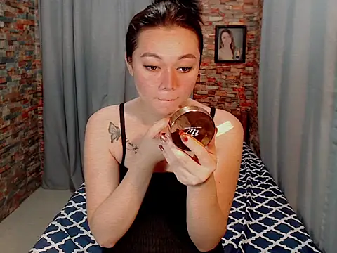 Snapshot of cutemac69 chatting on 10-04-25, 01:45 cutemac69 online show from 10-04-25, 01:45