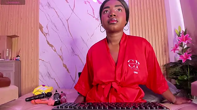 Eva Johnss online show from 10-18-25, 01:02