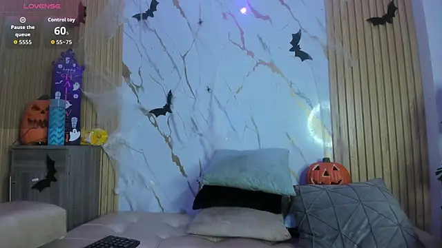 Eva Johnss online show from 10-29-25, 12:37