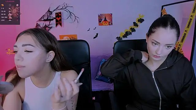 Snapshot of miki-niki chatting on 11-04-25, 07:45 miki-niki online show from 11-04-25, 07:45