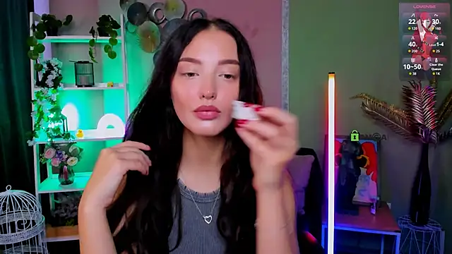 Snapshot of miki-niki chatting on 10-08-25, 08:38 miki-niki online show from 10-08-25, 08:38