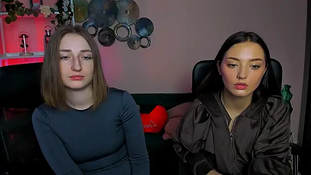 Snapshot of miki-niki chatting on 03-25-26, 11:31 miki-niki online show from 03-25-26, 11:31