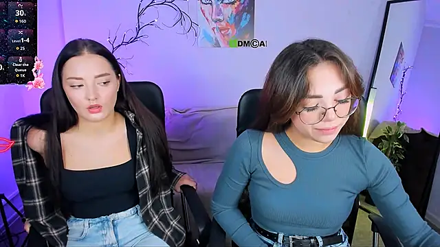 Snapshot of miki-niki chatting on 10-15-25, 12:13 miki-niki online show from 10-15-25, 12:13