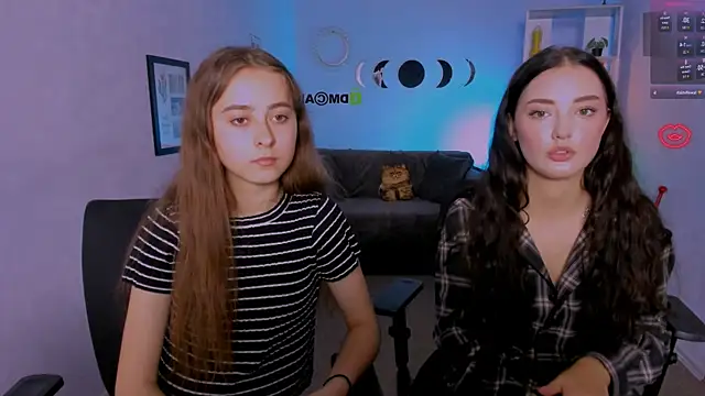 Snapshot of miki-niki chatting on 10-09-25, 02:17 miki-niki online show from 10-09-25, 02:17