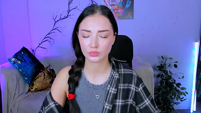 Snapshot of miki-niki chatting on 10-06-25, 12:17 miki-niki online show from 10-06-25, 12:17