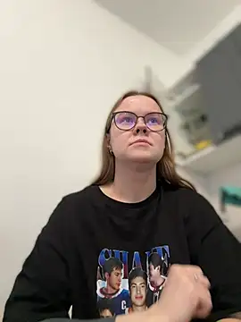  CherryBloom  online show from 04-13-26, 05:44