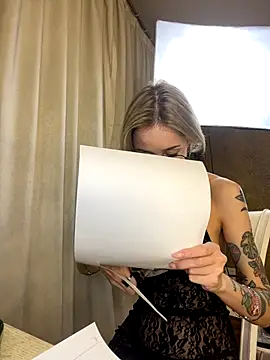 RosieBlossom online show from 11-13-25, 05:06