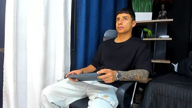 jaze bradley online show from 12-22-25, 11:32