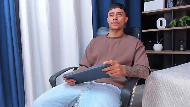 jaze bradley online show from 11-27-25, 11:32