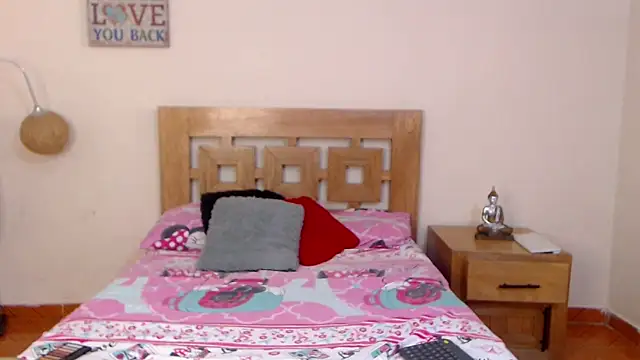 Snapshot of ValeSantoDomingo chatting on 10-02-25, 07:28 ValeSantoDomingo online show from 10-02-25, 07:28