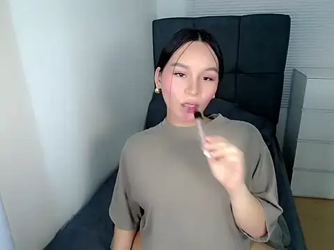 holly tabby online show from 12-21-25, 03:08