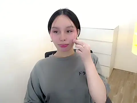 holly tabby online show from 10-08-25, 08:31