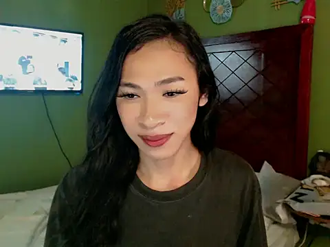 Snapshot of Annaloula chatting on 10-14-25, 02:07 Annaloula online show from 10-14-25, 02:07