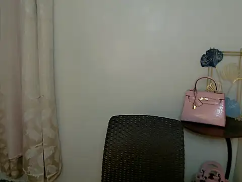 Annaloula online show from 11-19-25, 01:33