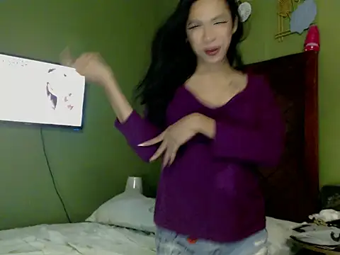 Snapshot of Annaloula chatting on 10-15-25, 03:53 Annaloula online show from 10-15-25, 03:53