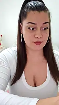 Snapshot of Larissa4U chatting on 11-17-25, 03:05 Larissa4U online show from 11-17-25, 03:05