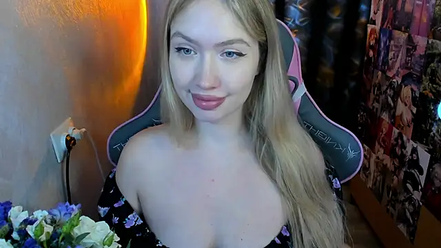 NicoleRiccii online show from 11-10-25, 06:46