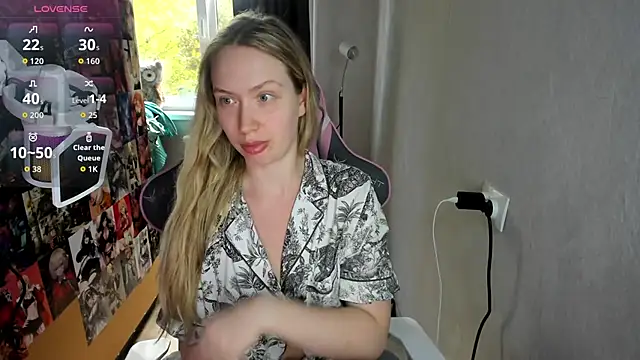 Snapshot of NicoleRiccii chatting on 10-10-25, 01:34 NicoleRiccii online show from 10-10-25, 01:34