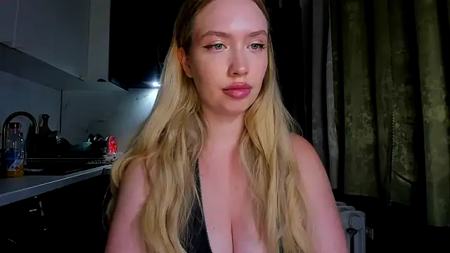 Snapshot of NicoleRiccii chatting on 09-15-25, 06:52 NicoleRiccii online show from 09-15-25, 06:52