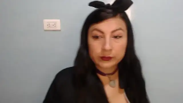 lunna 07 online show from 10-23-25, 01:43