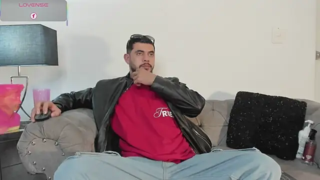 Dimitri Bass online show from 11-23-25, 06:40