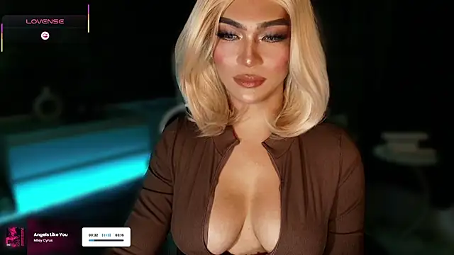 Snapshot of Huntress_xxx chatting on 10-24-25, 05:50 Huntress xxx online show from 10-24-25, 05:50