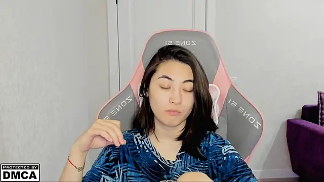 MeilideQian1 online show from 10-31-25, 03:41