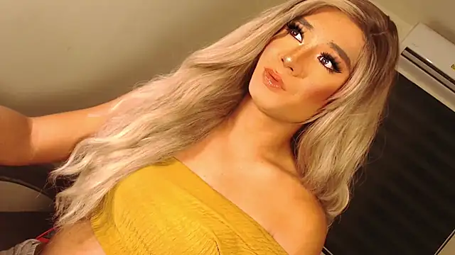 SissifyMeNow online show from 10-25-25, 04:18