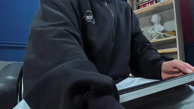 etham wolf  online show from 11-08-25, 11:03