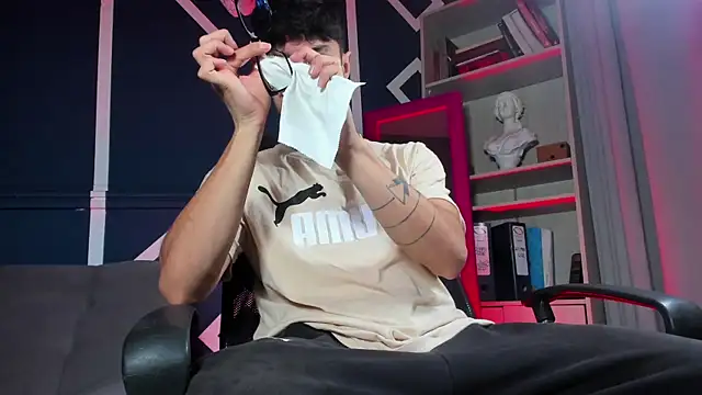 etham wolf  online show from 12-15-25, 12:33