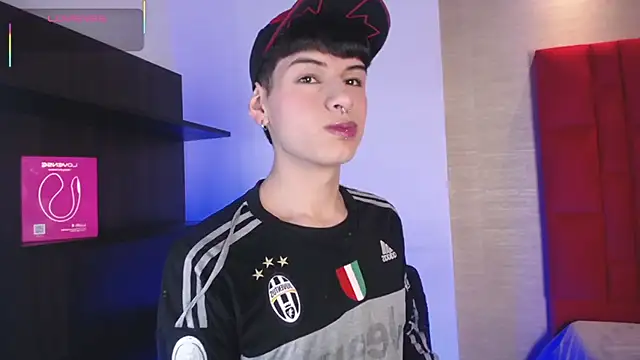 Ezra Storm online show from 10-21-25, 04:56