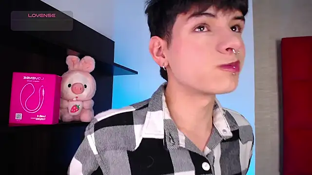 Ezra Storm online show from 12-17-25, 04:39