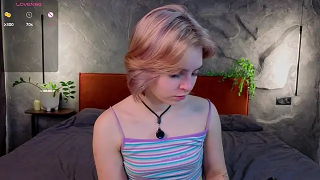 PolIyBowman online show from 11-18-25, 03:15