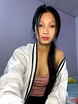 Snapshot of vyvy777 chatting on 10-27-25, 01:28 vyvy777 online show from 10-27-25, 01:28